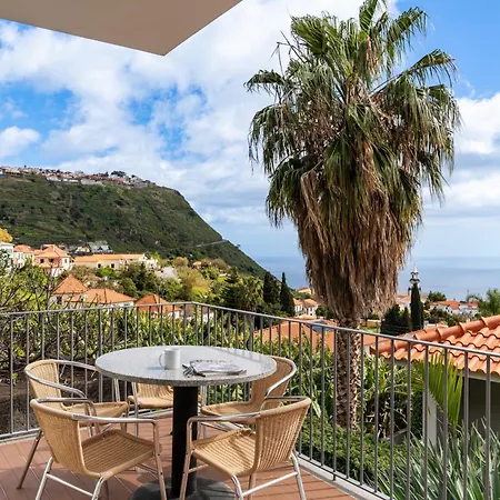 Tropical By An Island * Arco da Calheta (Madeira)