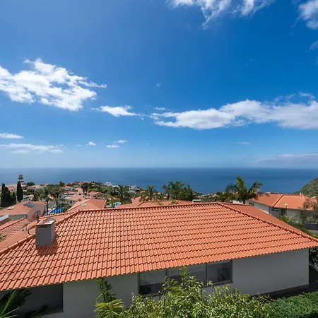 Villa Tropical By An Island
