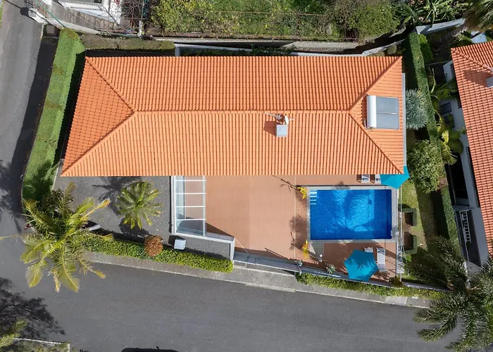 Private Pool And Sea View - Tropical