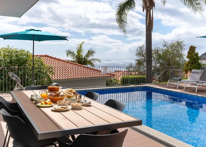 Private Pool And Sea View - Tropical